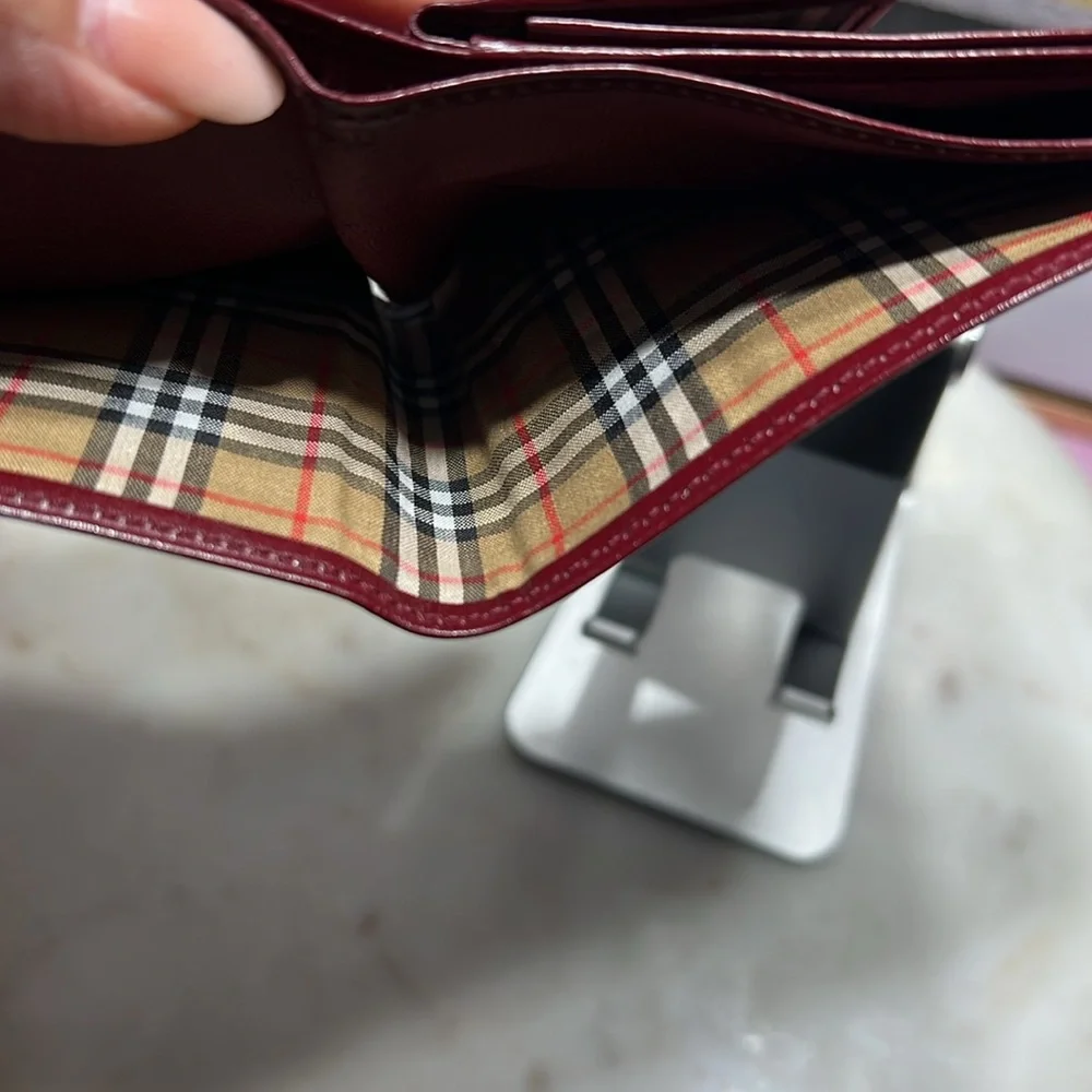 Burberry Elegant B Cut Bifold Wallet Burgundy Leather Wallet EUC